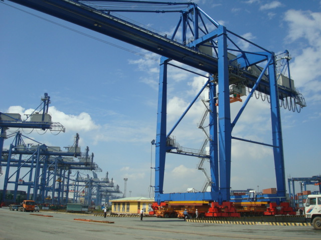 Hoàn thành vận chuyển cần cẩu Kocks thứ 2 (nặng 550 tấn) tại cảng Cát Lái Tp. HCM