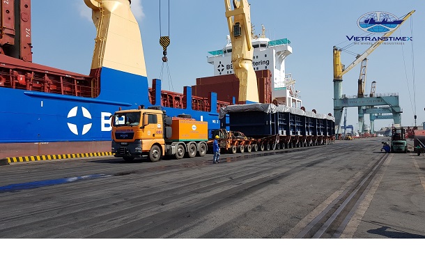 Vietranstimex vận chuyển các cấu kiện nặng tổng khối lượng lên đến 1.388 tấn xuất khẩu đi Nigeria tại cảng Phú Mỹ.
