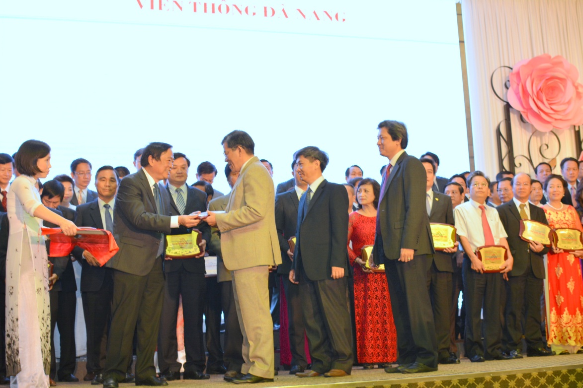 Vietranstimex được UBND TP Đà Nẵng tôn vinh là Doanh nghiệp Tiêu biểu 2014