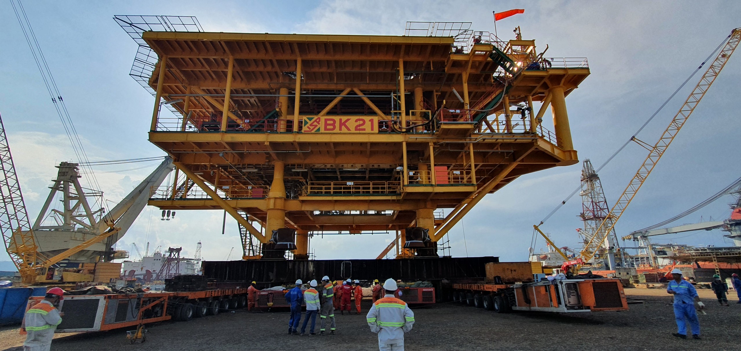 LOAD-OUT THE TOPSIDE OF BK-21 RIG FOR WHITE TIGER FIELD (September 2020)
